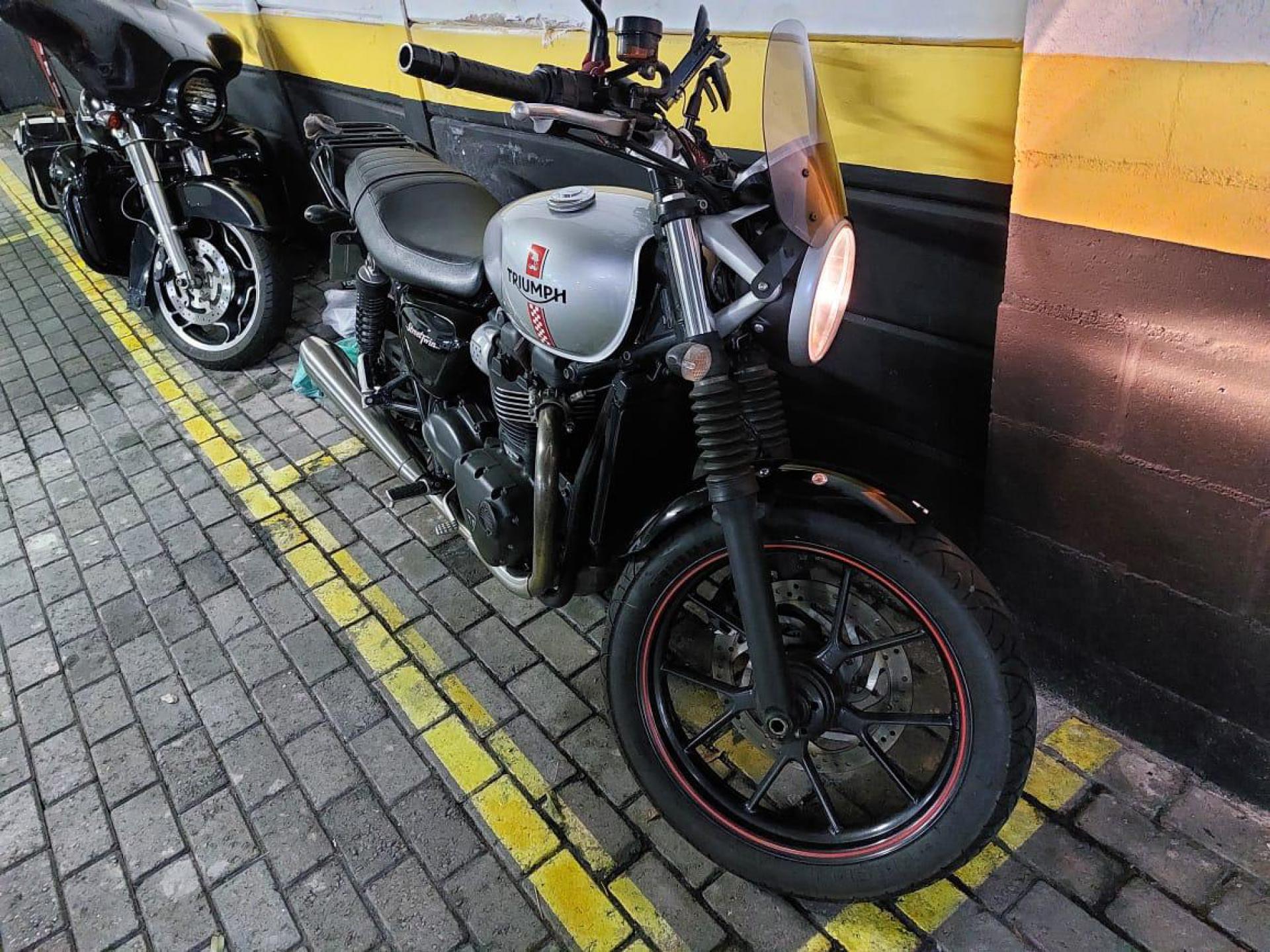 Foto Street  Twin 900cc